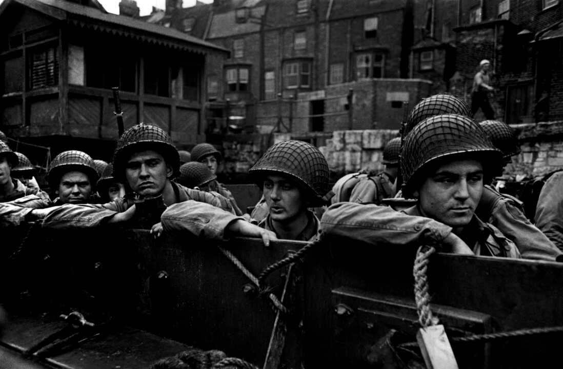 ENGLAND. W.W.II. Planning Operation Overlord. ENGLAND. Dorset. Weymouth. June 5, 1944. American troops in landing craft at Weymouth on their way to liberate France. © Robert Capa/Centro Internacional de Fotografía/Magnum Photos.