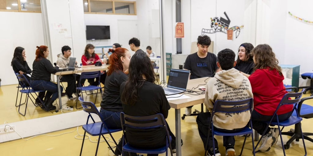 Madrid establece una oficina para apoyar a niños con discapacidad y se dedica a prevenir la soledad entre los adolescentes.
