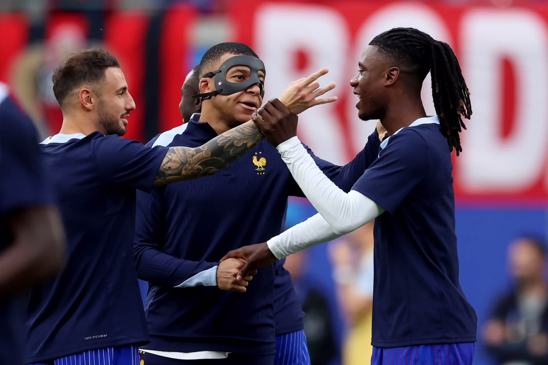 Mbappé y Camavinga vuelven a Madrid anticipadamente por problemas físicos.