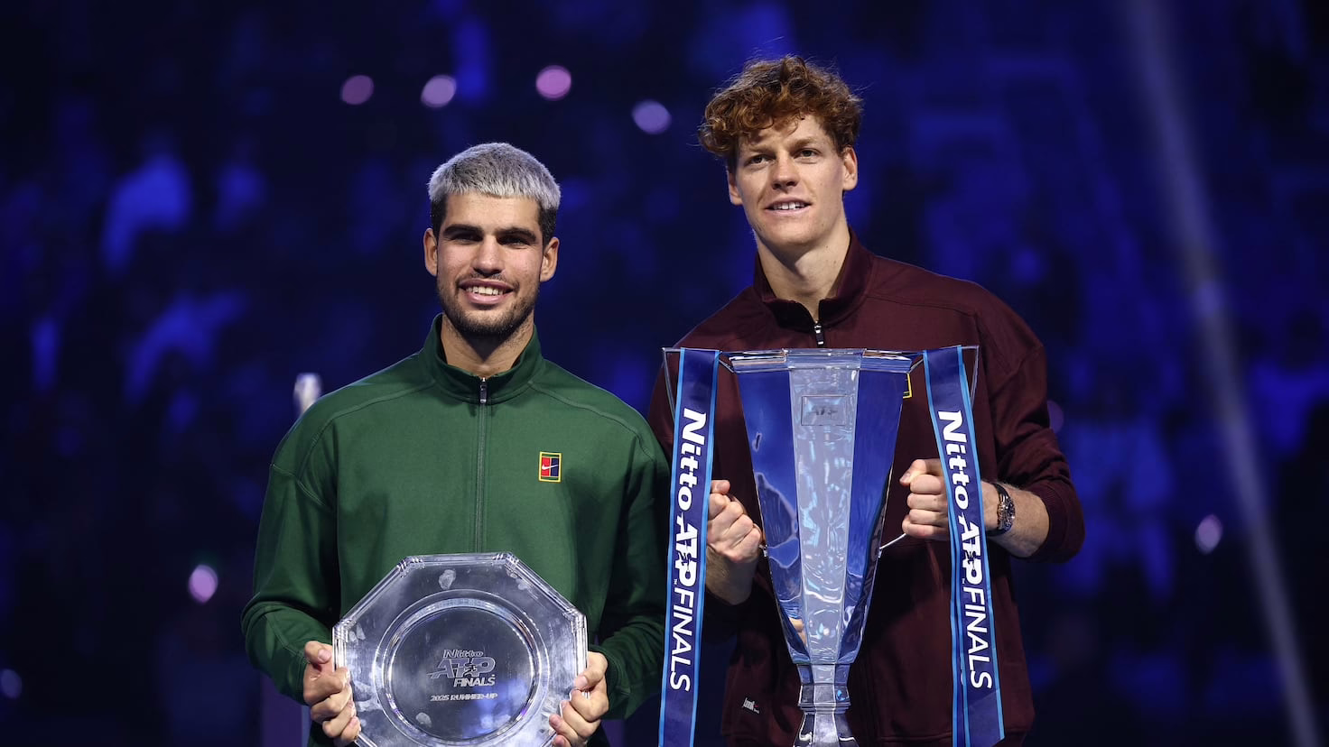 Sinner vence a Alcaraz y se consagra campeón nuevamente en las Finals.