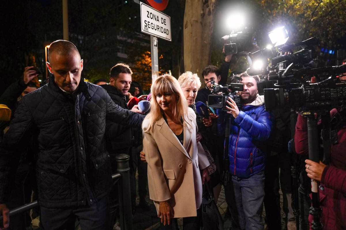El juez Peinado cierra el expediente sobre la alta funcionaria de La Moncloa acusada en el ‘caso Begoña Gómez’ | España