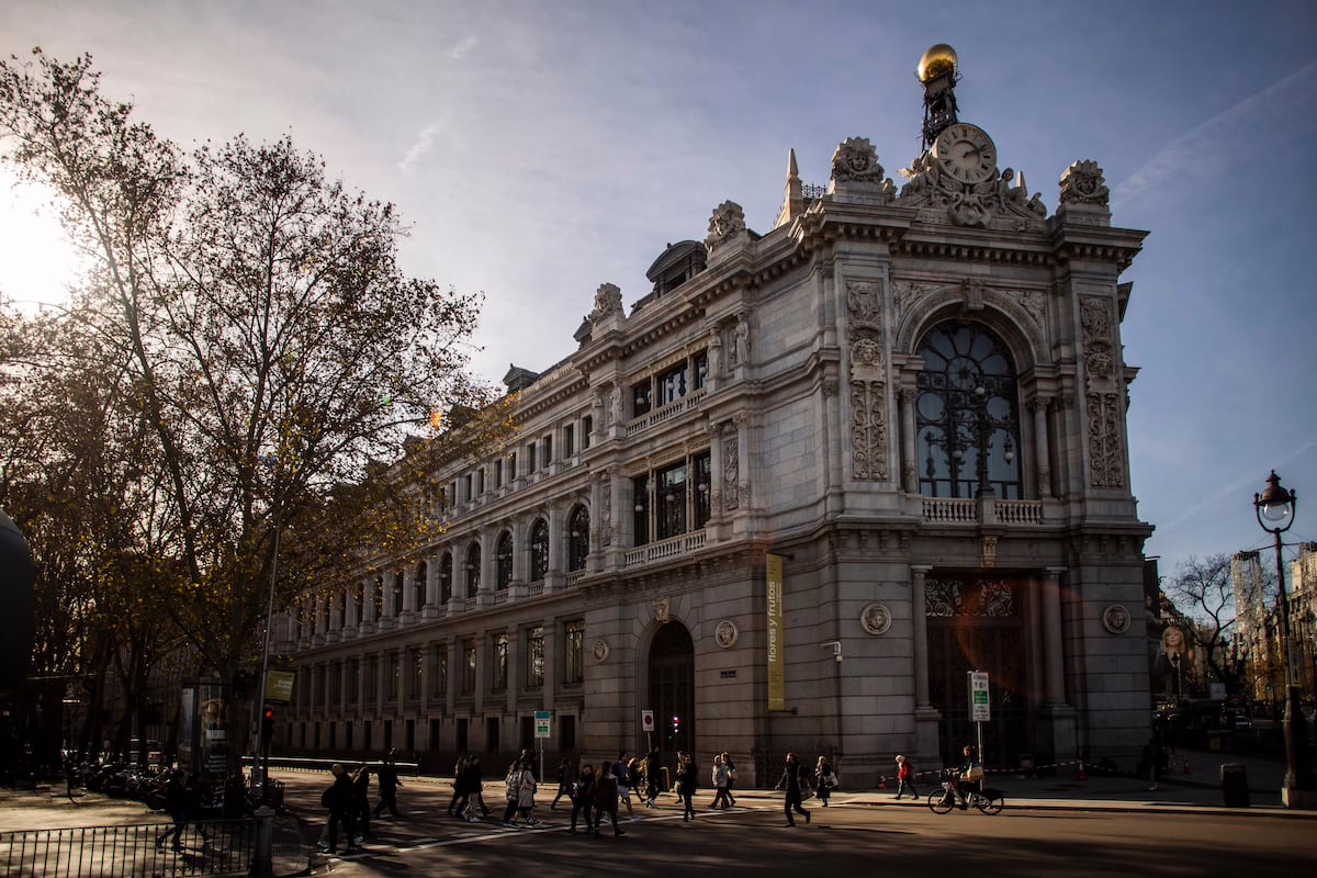 El Banco de España advierte sobre el peligro de que la sobrestimación del sector tecnológico provoque una caída “repentina” en los mercados bursátiles | Economía