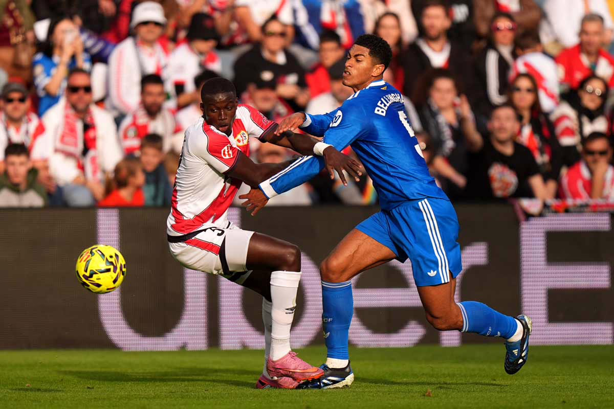 0-0: El Madrid se apaga en Vallecas. 

Claro, aquí tienes algunas alternativas:

- 0-0: El Madrid no brilla en Vallecas.
- 0-0: El rendimiento del Madrid se desvanece en Vallecas.
- 0-0: El Madrid se queda sin energía en Vallecas.
- 0-0: El Madrid no logra encenderse en Vallecas.