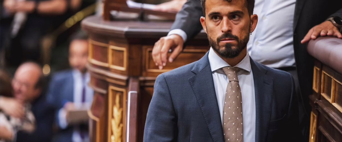 El giro radical de Vox en Madrid preocupa a Ayuso y al PP: "Son iguales a Podemos".