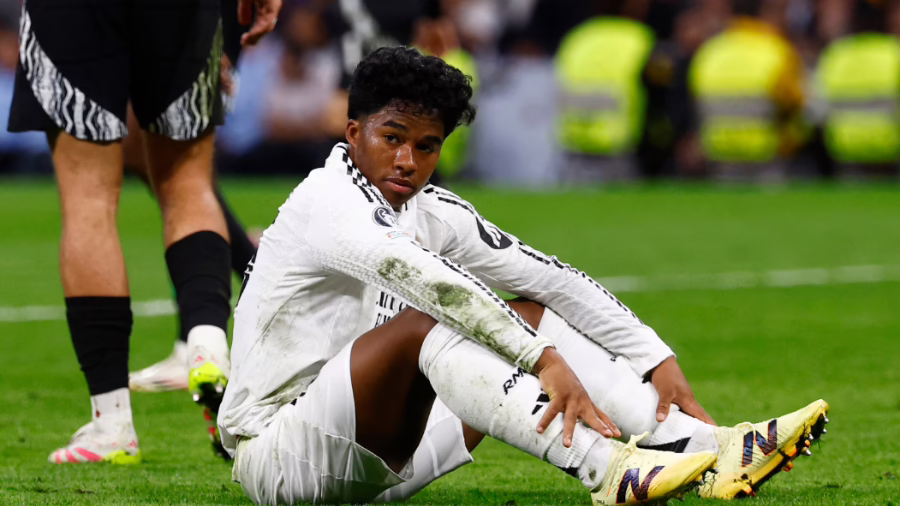 Endrick se aproxima a una salida del Real Madrid.