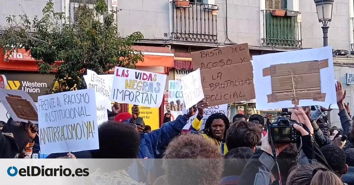 Las redadas de estilo 'trumpista' en Lavapiés que generan malestar en el vecindario: "Detuvieron a su padre por su color de piel"
