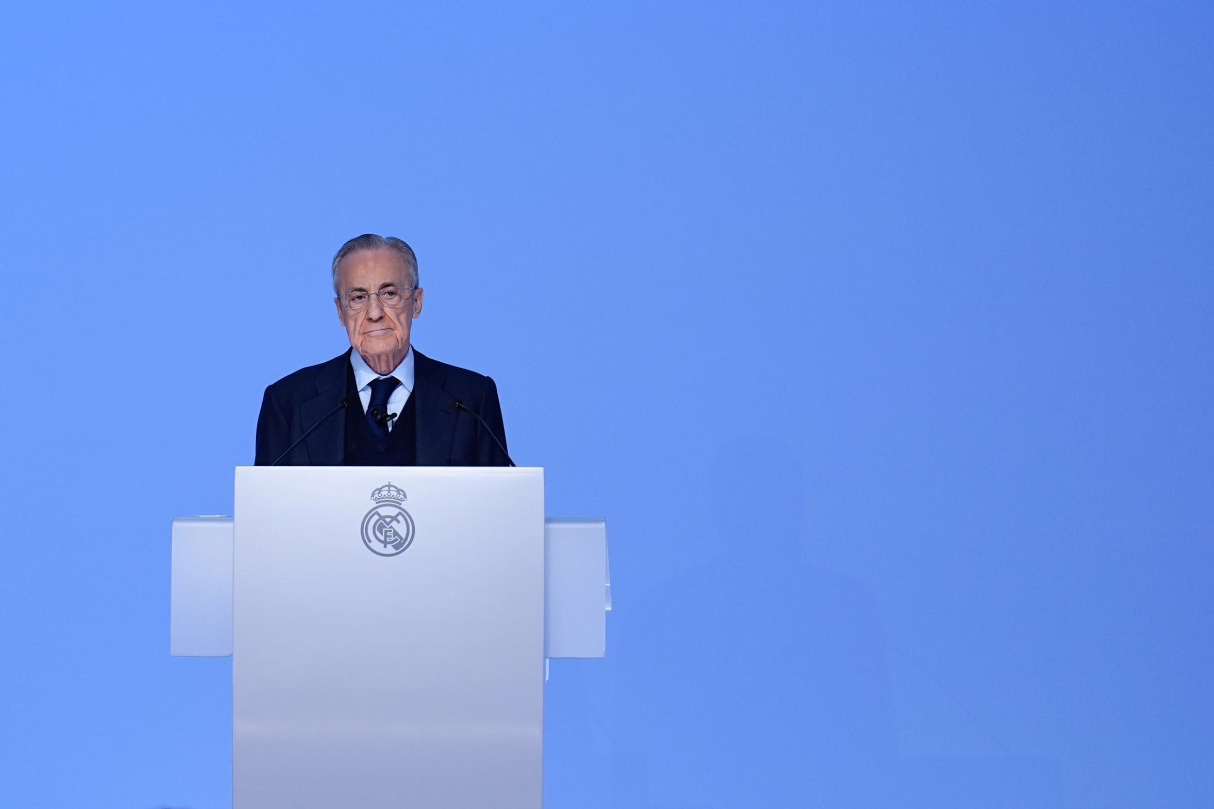 Florentino Pérez declara cambios en los estatutos para ceder una participación del Madrid a un inversor externo.