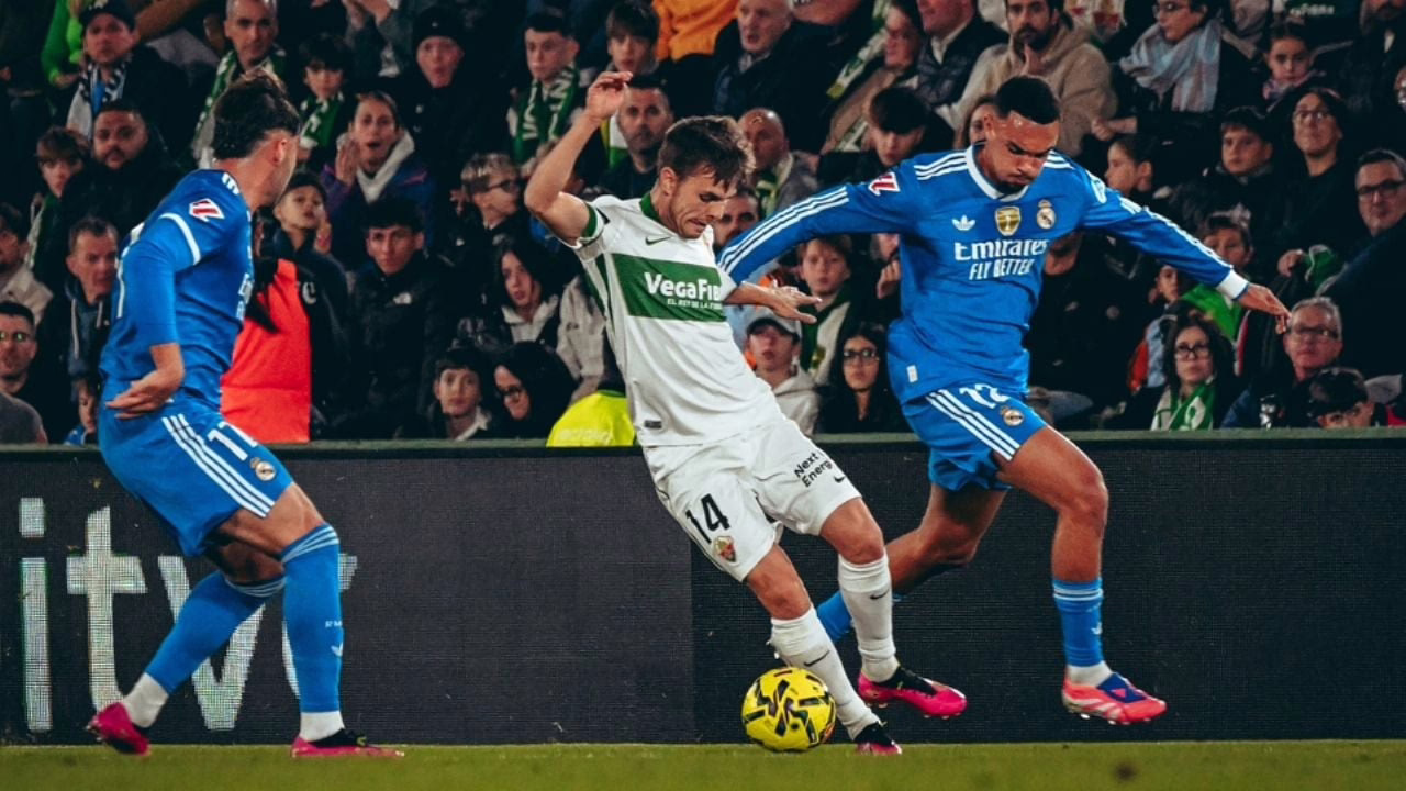 El Real Madrid evita el colapso con un gol de Jude Bellingham en el último instante que empata el partido contra el Elche.