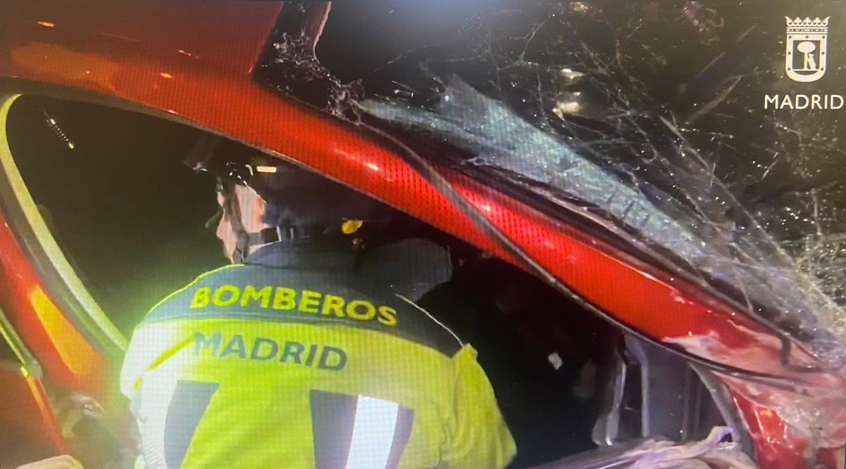 Conductor de coche presenta lesiones graves tras un choque en la A42.