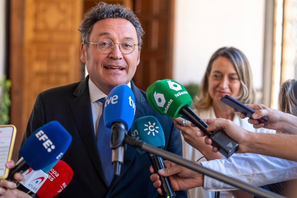 Almeida afirma que García Ortiz no dimite por "dignidad o valentía", sino porque "la ley le exige marcharse".