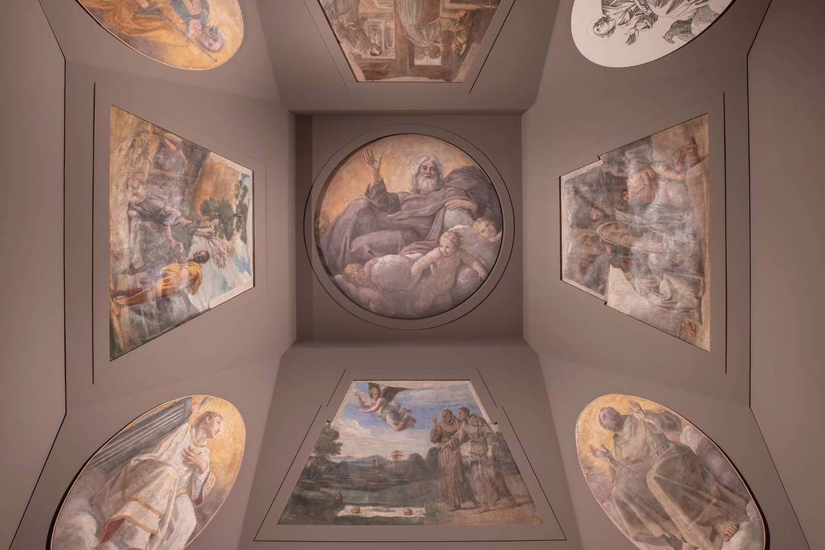 Un recorrido por los frescos auténticos de Carracci.