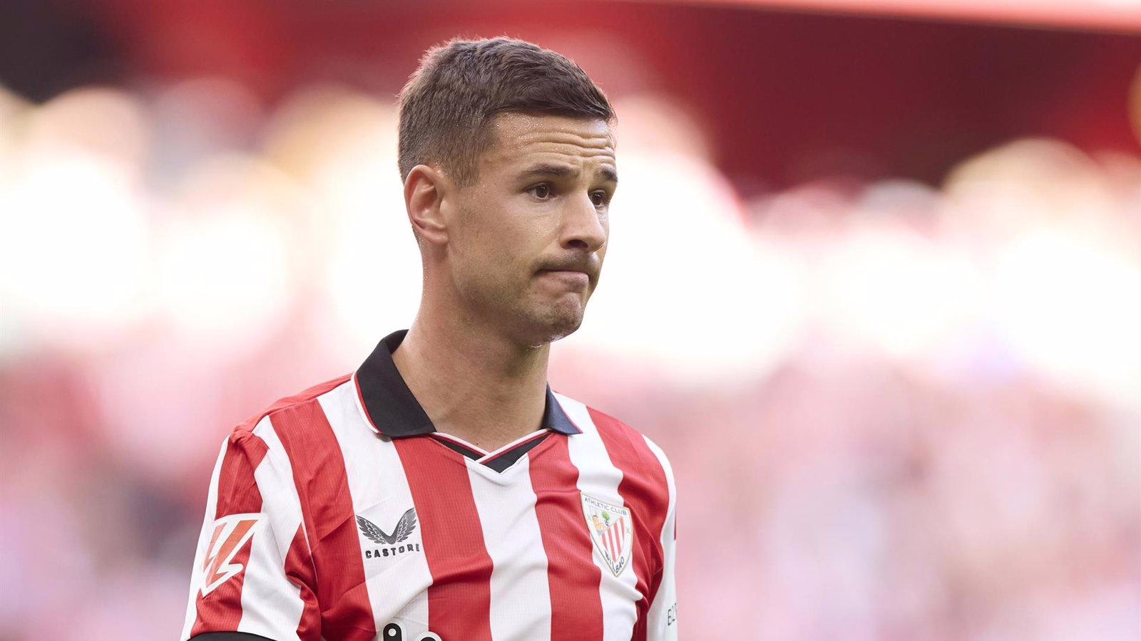 El Athletic Club se mide al Levante en una crucial búsqueda por elevar su clasificación.