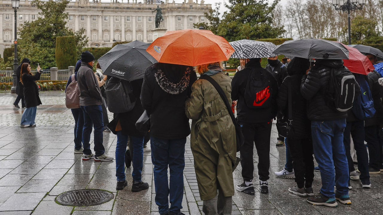 Alerta amarilla por precipitaciones en Madrid y drástica caída de temperaturas.