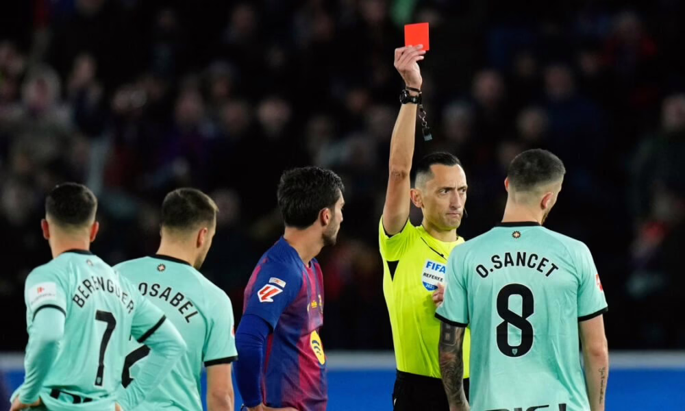 Sancet no podrá participar en el partido contra el Real Madrid debido a una suspensión de dos partidos.