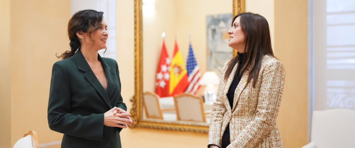 Ayuso destaca la universidad pública de Madrid en EE. UU. y minimiza la falta de financiación y las huelgas.