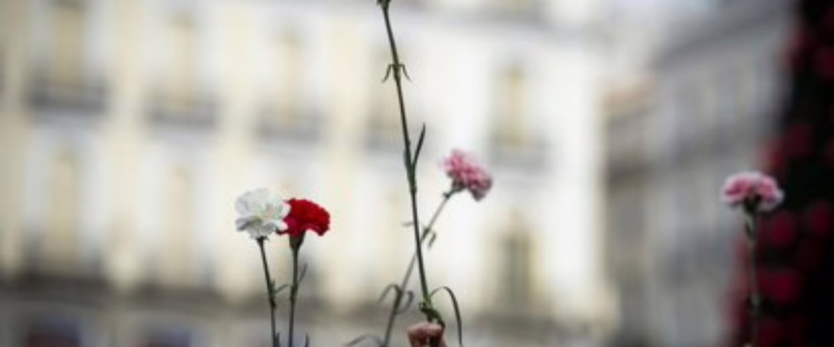 Oleada de residencias inunda las calles de Madrid exigiendo "justicia y dignidad" para los fallecidos.
