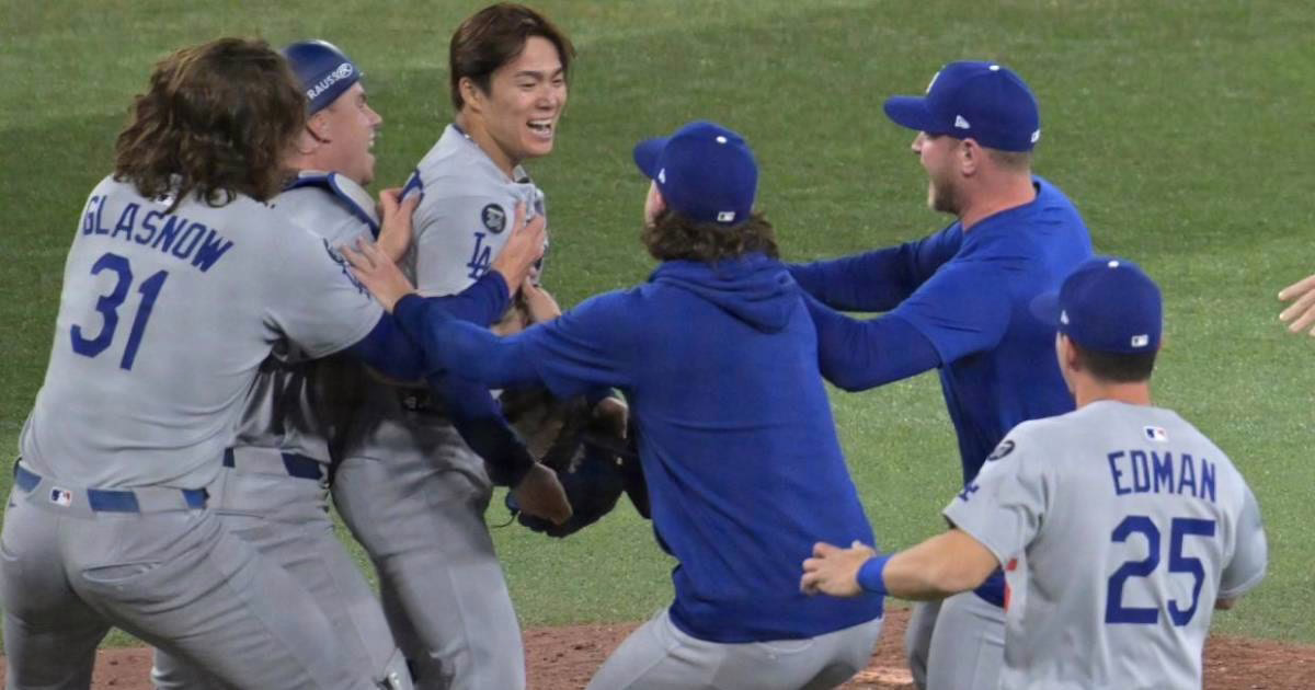 Los Ángeles Dodgers se coronan campeones de las Grandes Ligas por segundo año seguido, venciendo a los Azulejos de Toronto.
