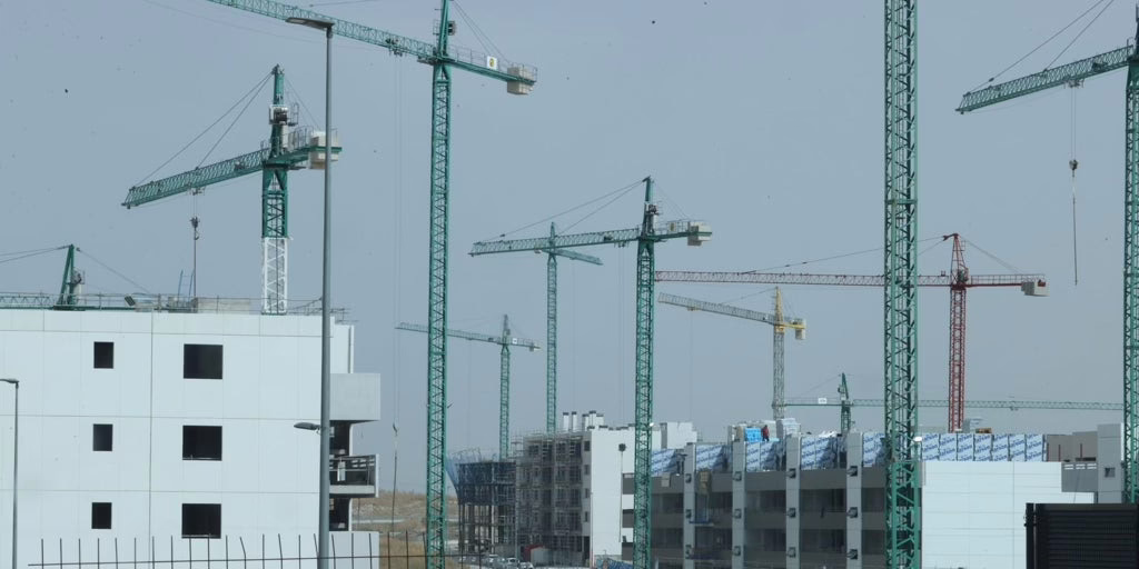 El Gobierno bloquea el plan de Madrid para utilizar sus ahorros en la construcción de viviendas.