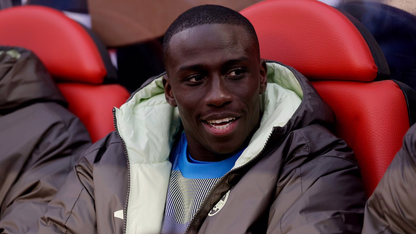 Ferland Mendy sufre otra lesión, generando más inquietud en el Real Madrid.