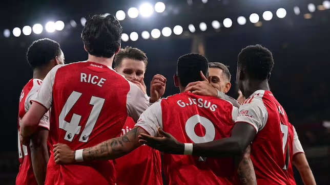 El plantel de Arteta, con la necesidad de triunfar.