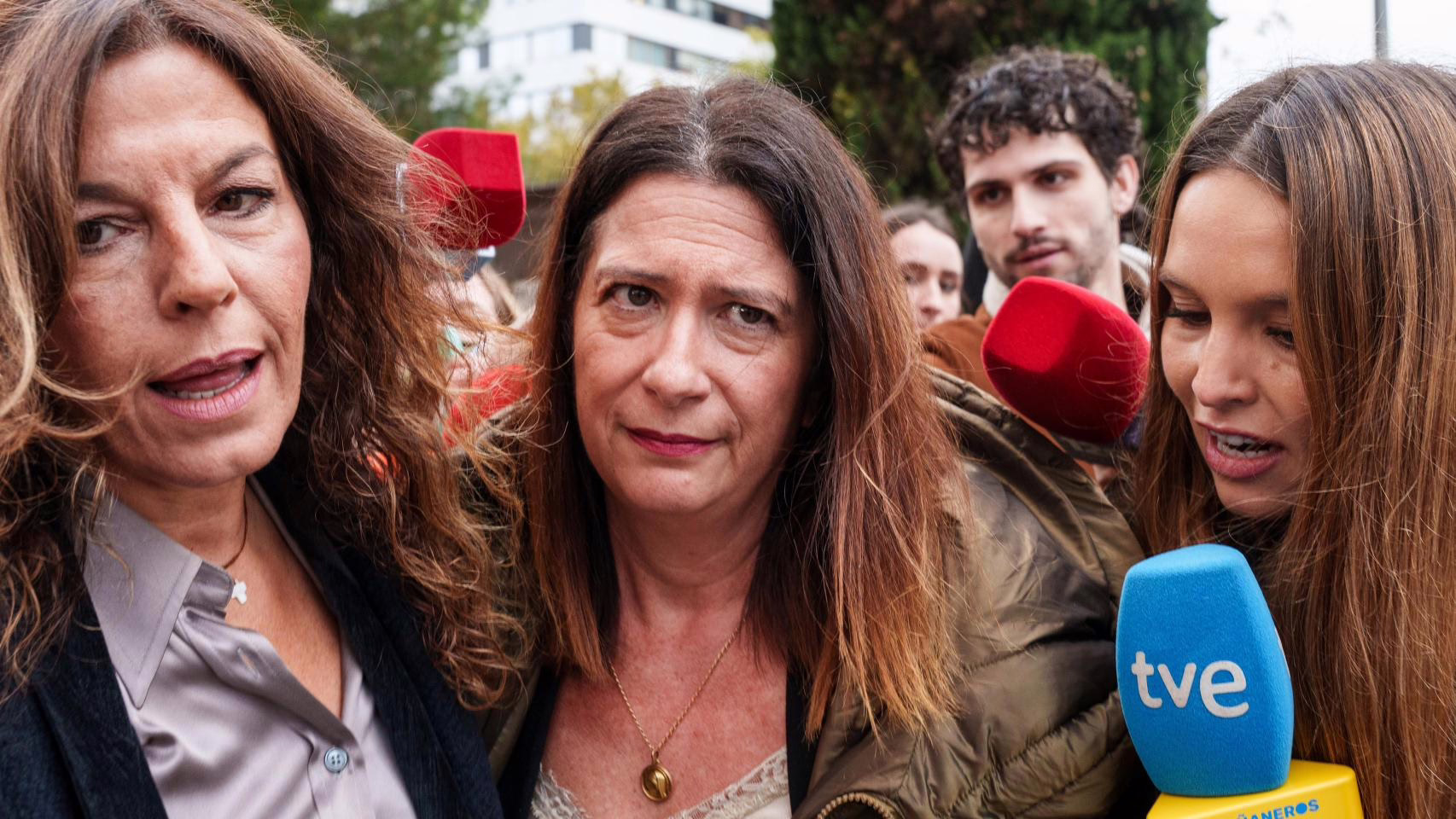 La UCO arresta a Leire Díez, vinculada al PSOE, y al exmandatario de la SEPI por mandato de la Audiencia Nacional.