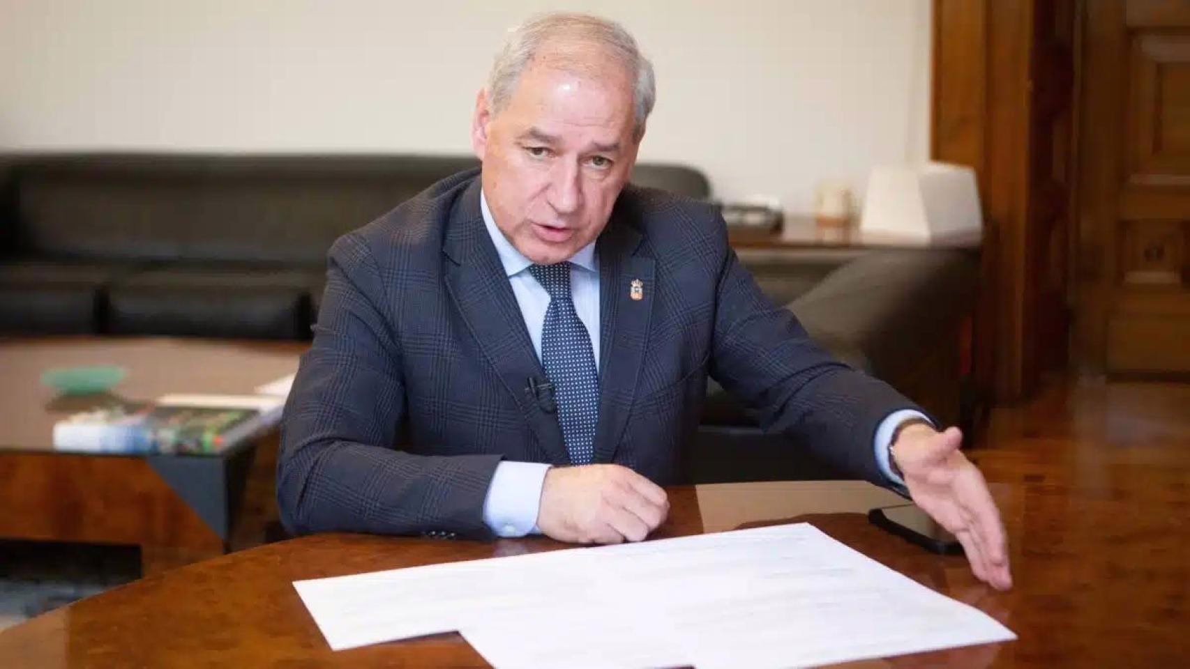 José Tomé renuncia a la presidencia de la Diputación de Lugo tras la advertencia del BNG sobre retirar su "apoyo".