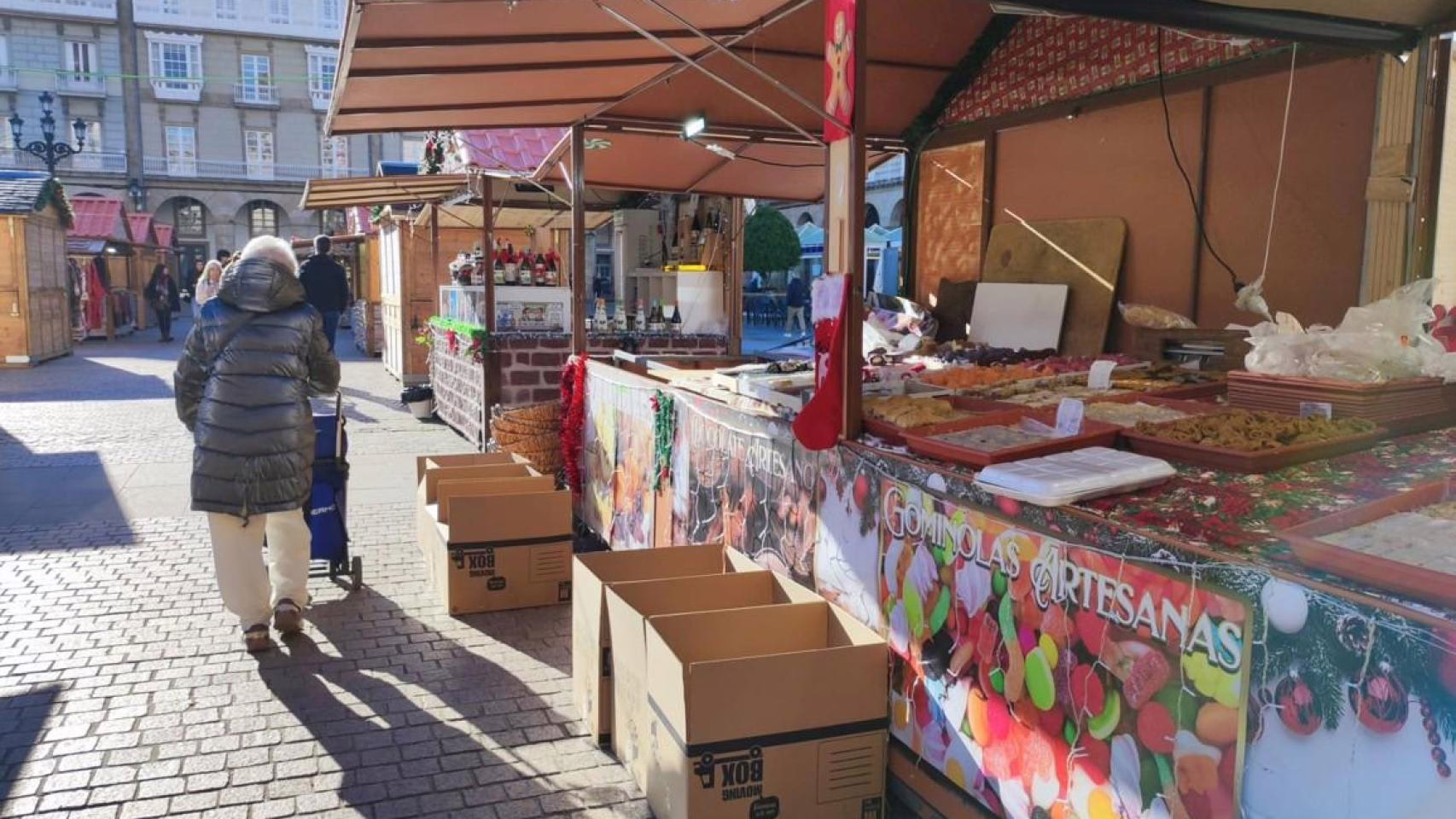 Cerraron más de la mitad de los puestos del Mercado Navideño de A Coruña: "Esto es un engaño"