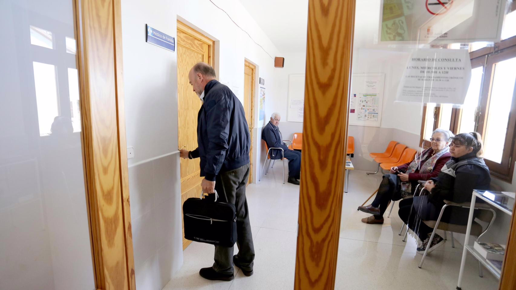 Esta es la propuesta de Castilla y León para asegurar la atención médica en localidades de difícil acceso.