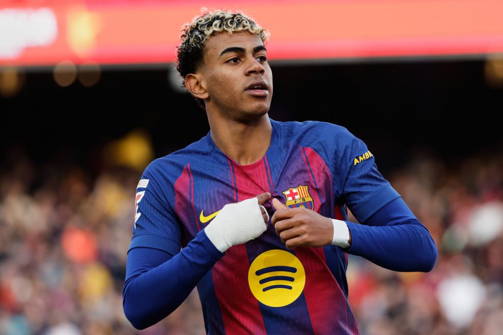 Lamine Yamal celebra un gol con el Barcelona.
