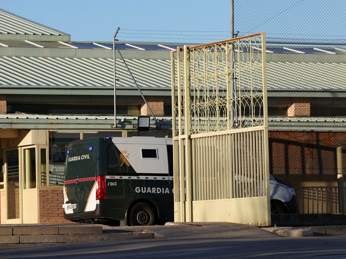 Foto: abalos-entra-en-prision-y-agrava-la-agonia-de-sanchez-con-la-legislatura-bloqueada-por-junts