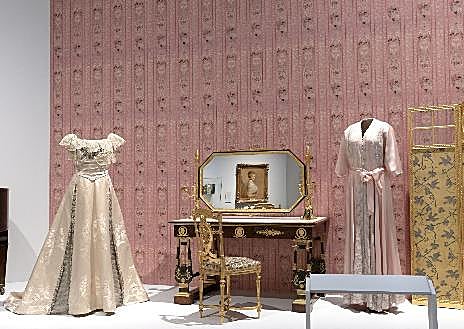 Imagen secundaria 1 - Salas de la exposición 'Victoria Eugenia' en la Galería de las Colecciones Reales