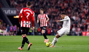 Mbappé sofoca el incendio