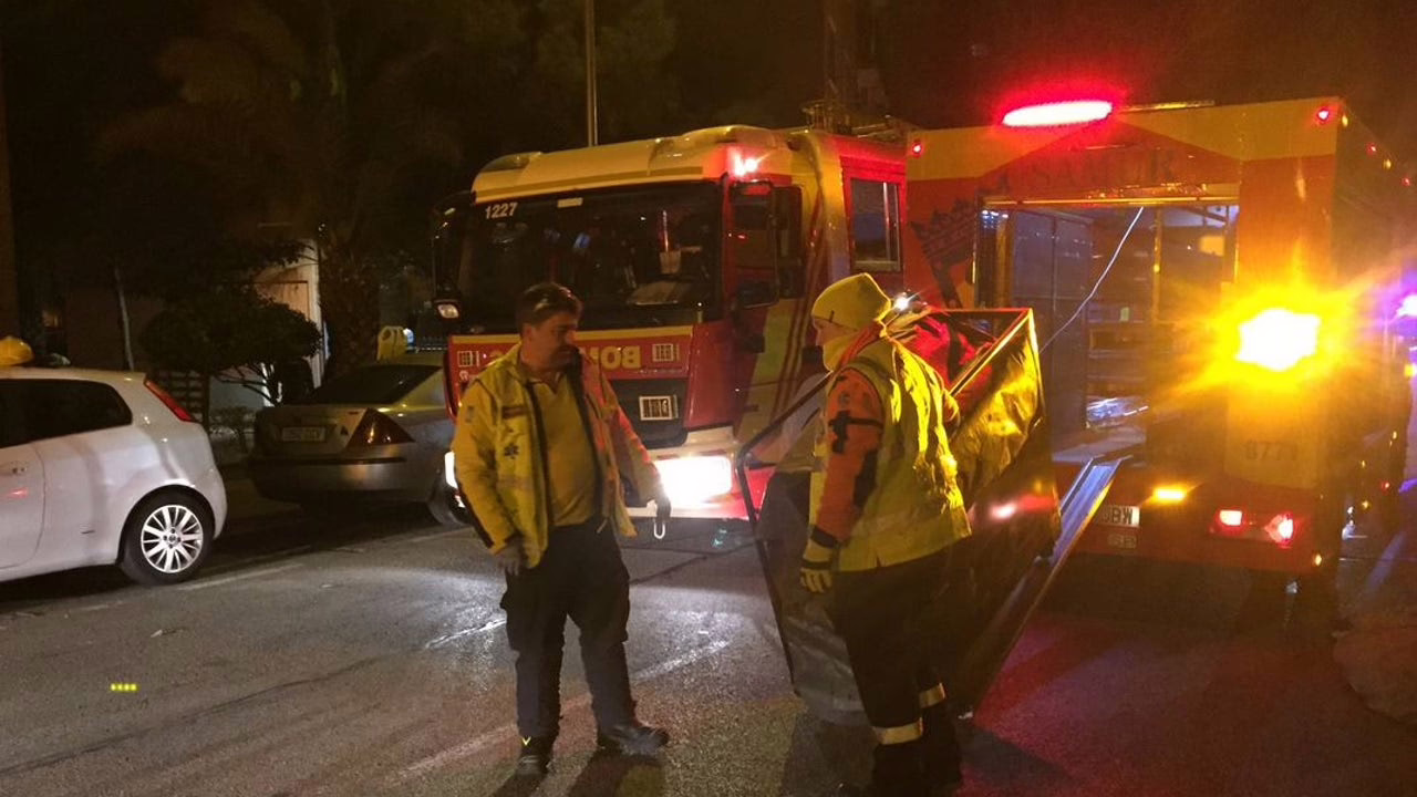 Diecinueve habitantes quedan atrapados por un incendio en un edificio de la avenida San Diego, en Madrid.