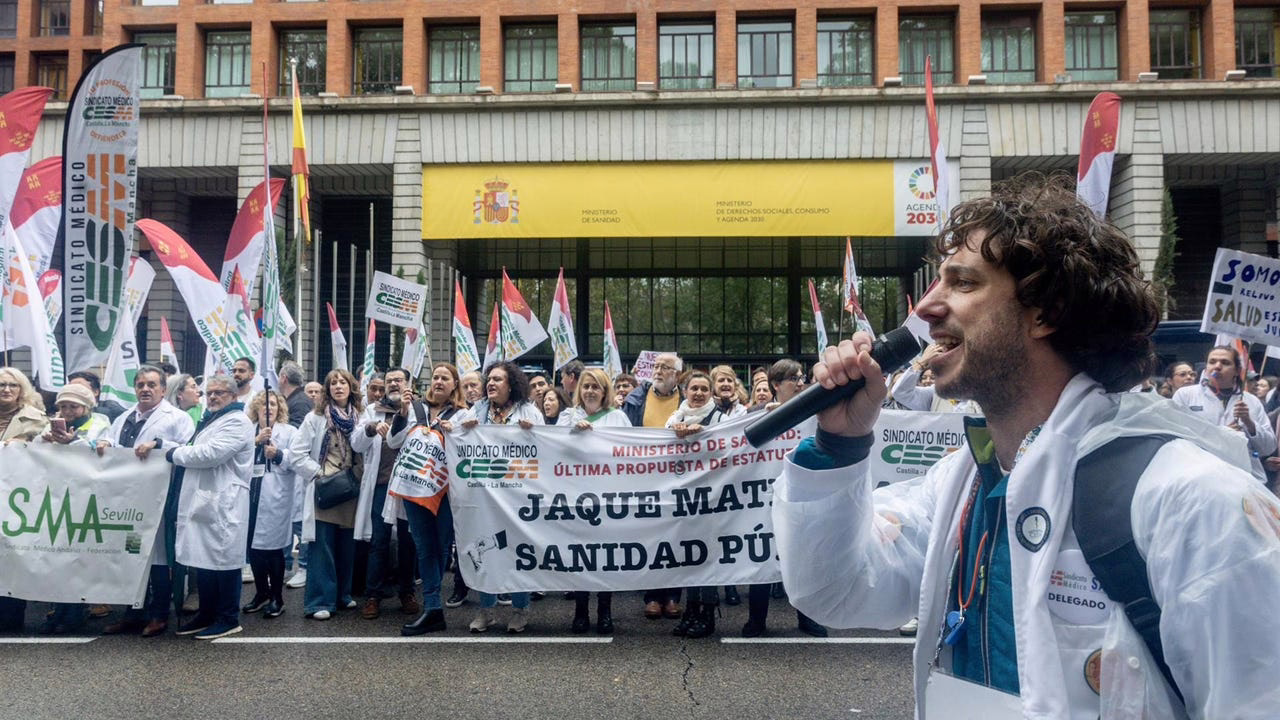 Paro médico en Madrid en protesta por las acciones de Mónica García.