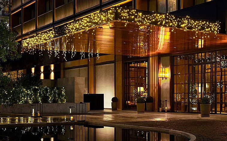 Imagen principal - La cena de Nochevieja en el hotel Rosewood Villa Magna tiene un precio 1.350 euros