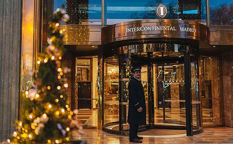 Imagen principal - La cena de Nochevieja en el hotel InterContinental Madrid tiene un precio de 695 euros