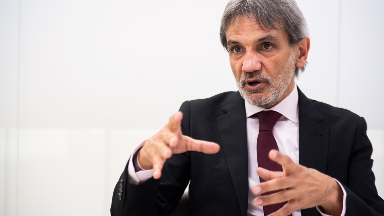 García Ceniceros, líder de FJI, considera la crítica a los jueces como "legítima" pero condena la "descalificación sin fundamento".