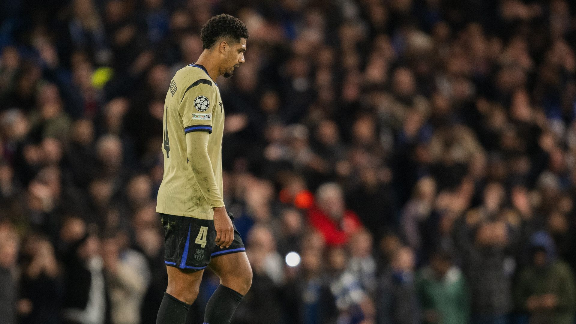 Ronald Araujo en el partido ante el Chelsea