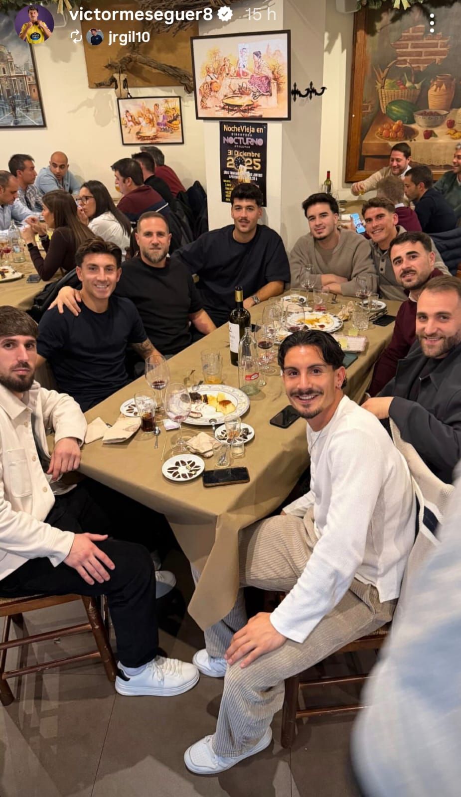Mesegur con su grupo de amigos.