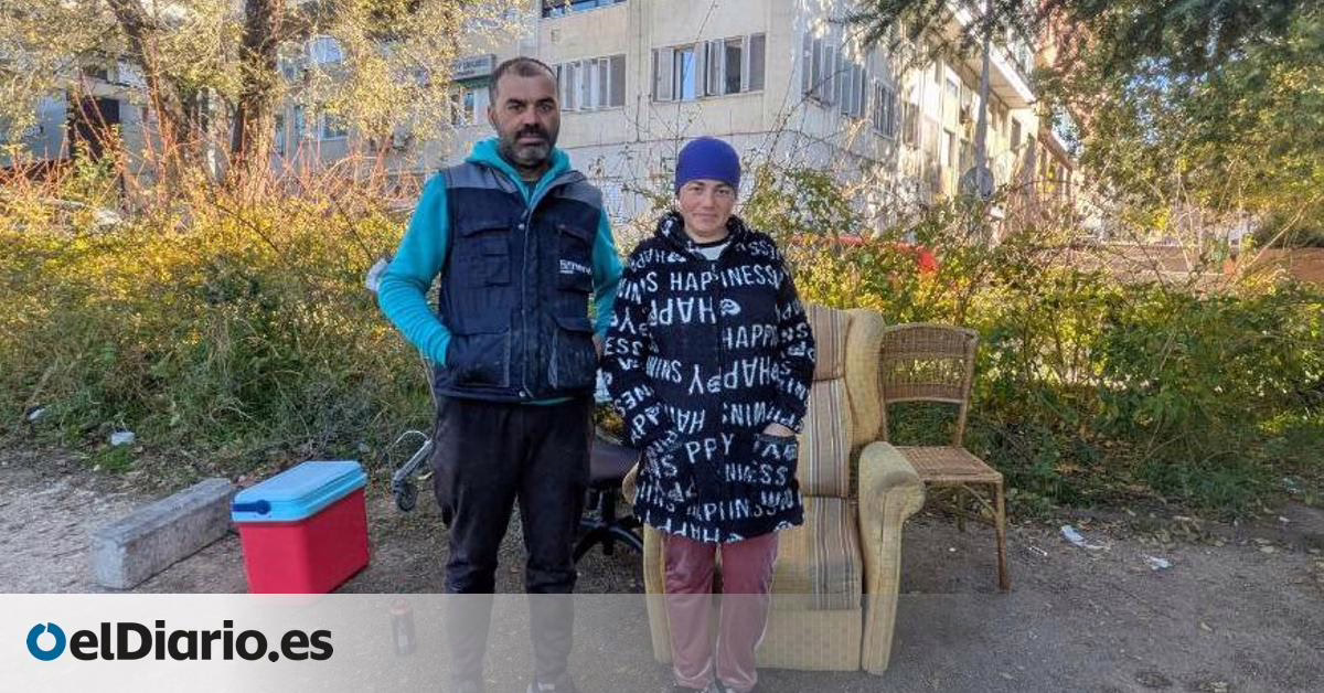 Sobrevivir y descansar en las chabolas de la M-30 en invierno, a pesar de la ayuda pública: "Es preferible a un centro social"