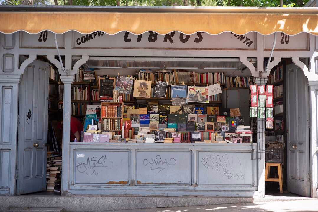 240€ en literatura en la Cuesta de Moyano.