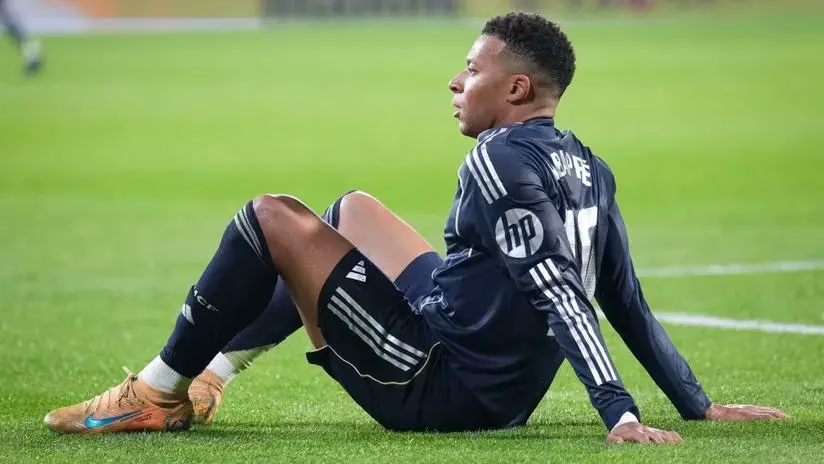 Incertidumbre para el encuentro de la Champions League debido a una lesión en la rodilla.