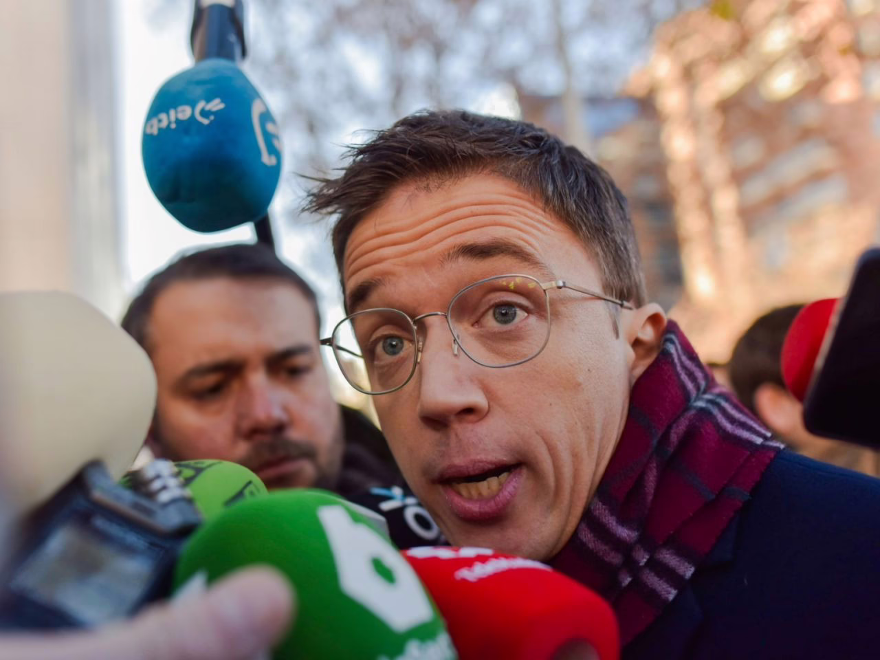 Errejón interpone demanda contra Elisa Mouliaá por supuestas difamaciones.