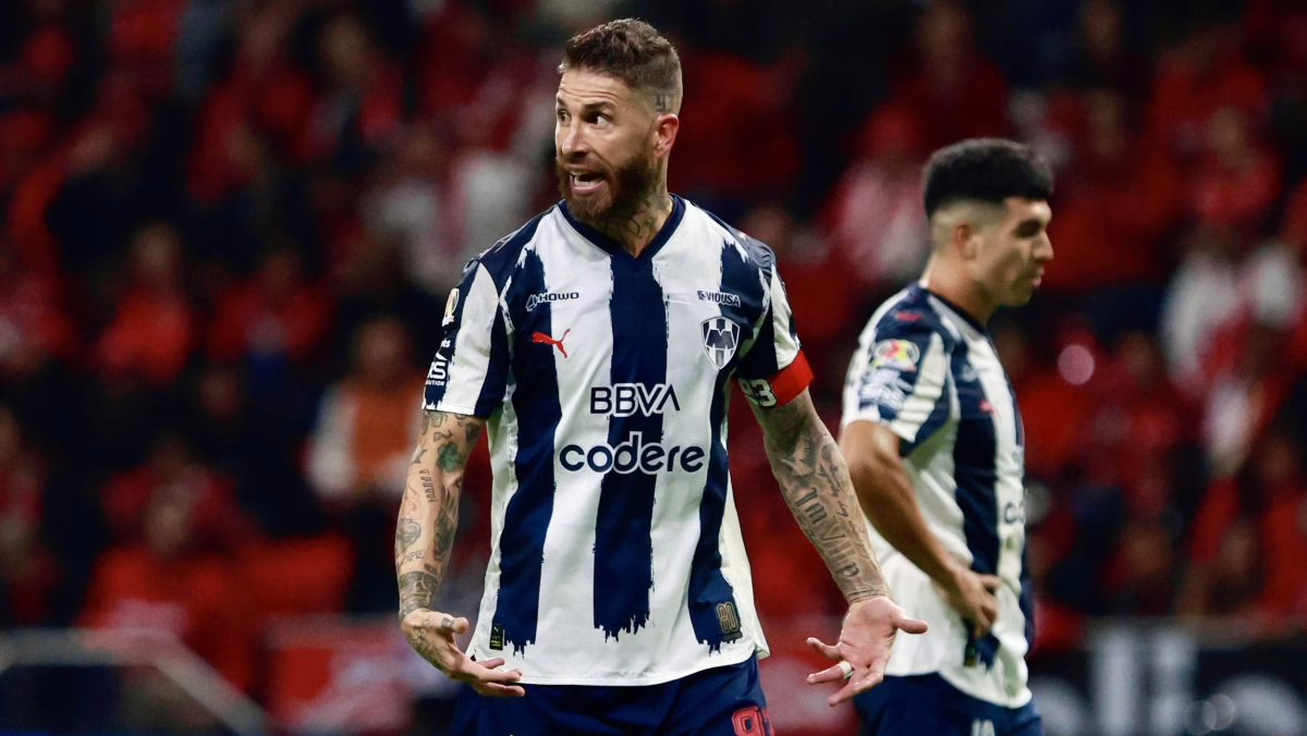 Sergio Ramos desmiente especulaciones y confirma su adiós a los Rayados de Monterrey.