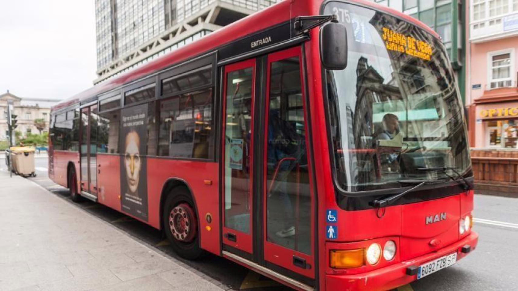 El transporte público en A Coruña mantendrá su precio en 2026 y será gratuito para ciertos usuarios.