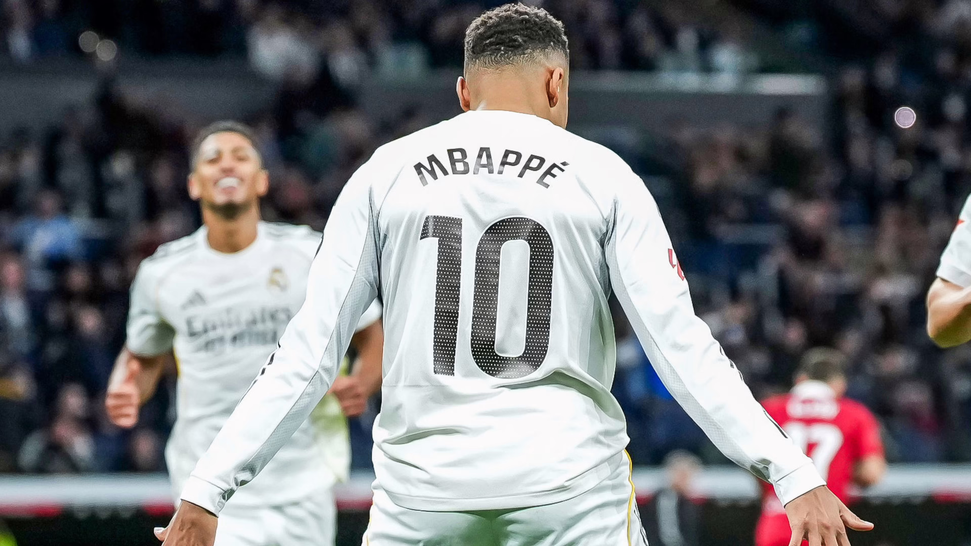 Kylian Mbappé homenajea a Cristiano Ronaldo al alcanzar su récord.