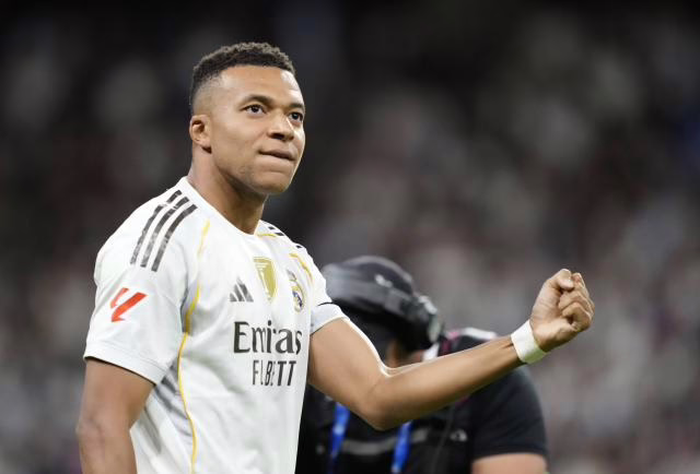 Kylian Mbappé provoca preocupación en el Real Madrid tras sufrir una lesión.