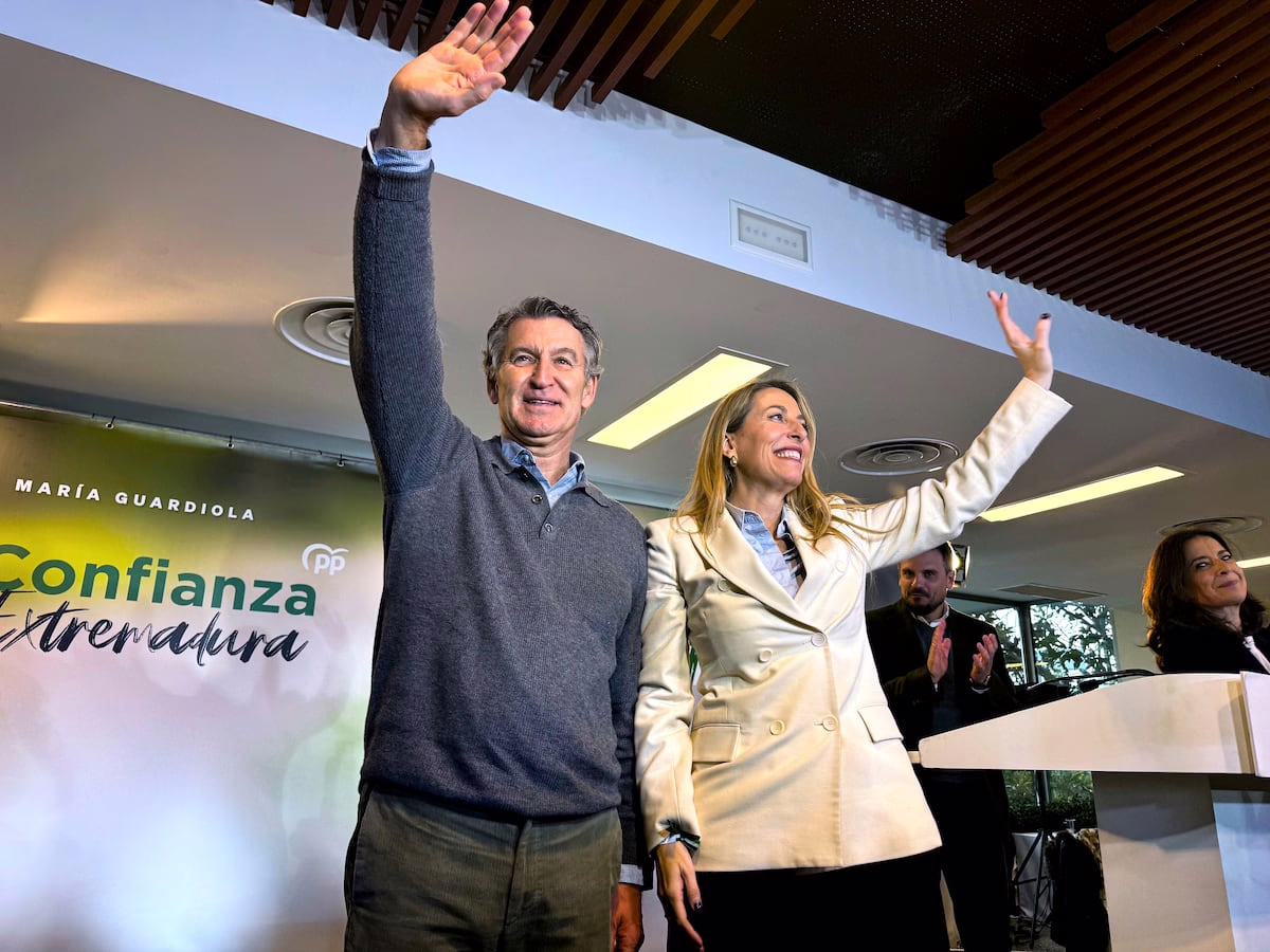 Fortalecer un nuevo liderazgo o sucumbir ante Vox: el PP enfrenta un riesgo en su desafío extremeño | España