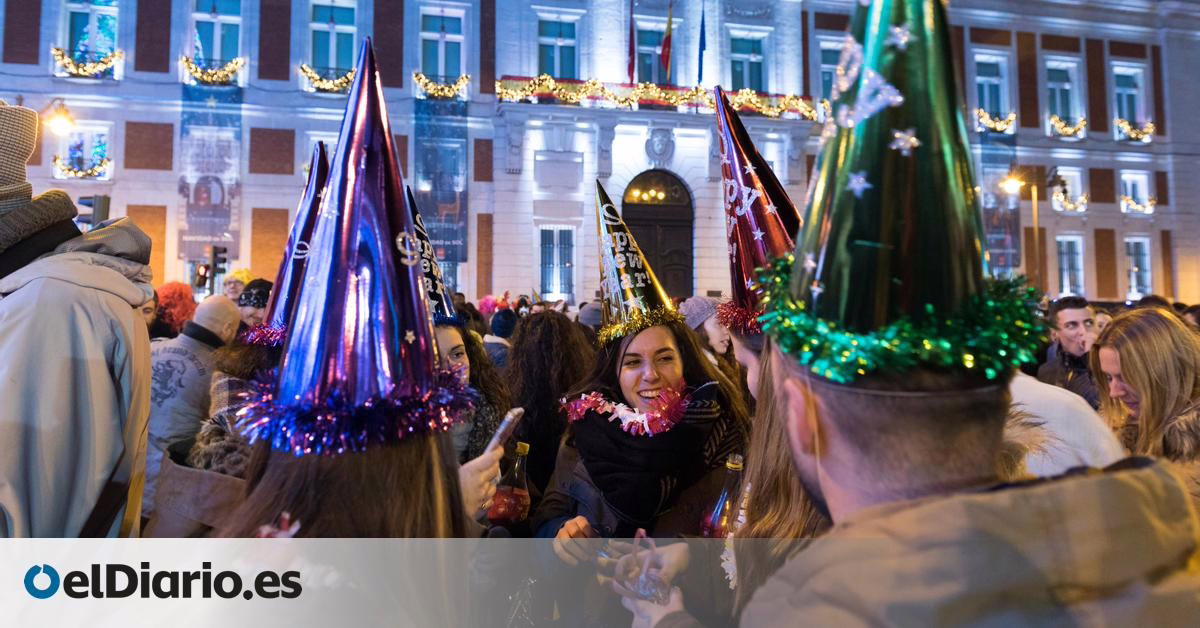 El origen de la tradición de las uvas en la Puerta del Sol: cómo la celebración de Nochevieja surgió de la rebeldía de los madrileños.