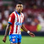 Savinho en una jugada técnica con el Girona FC